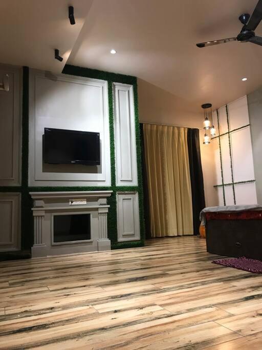 Entire Craftsman House With 2 Bedrooms Kitchen And More Rāipur المظهر الخارجي الصورة