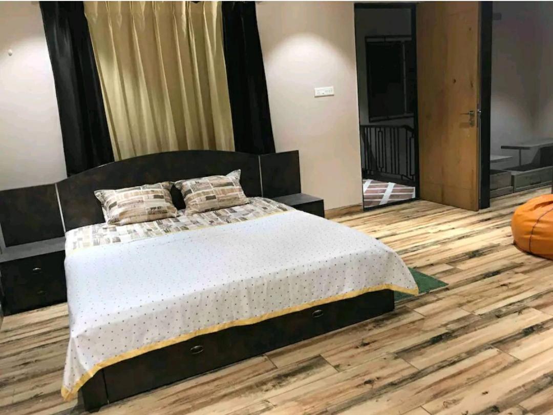 Entire Craftsman House With 2 Bedrooms Kitchen And More Rāipur المظهر الخارجي الصورة